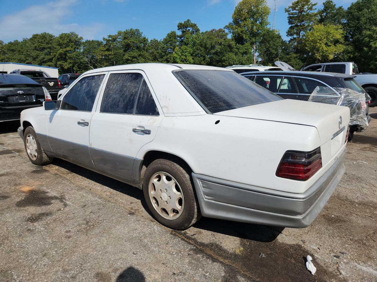 1995 Mercedes-benz E 320 Base White vin: WDBEA32E6SC263753