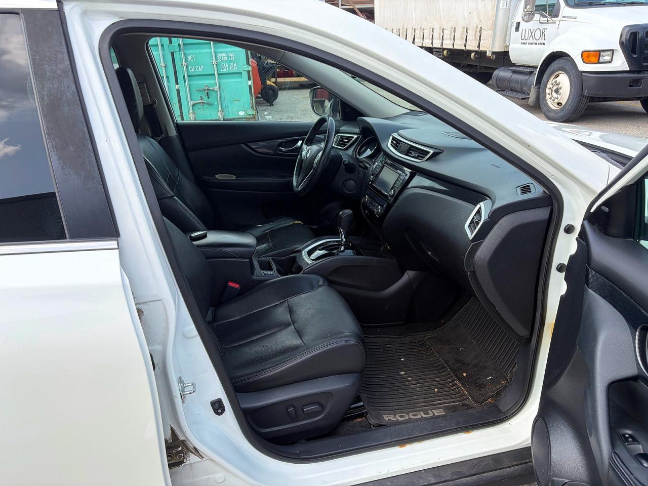 2015 Nissan Rogue S White vin: 5N1AT2MV1FC901233