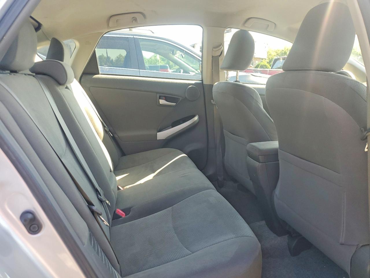 2011 Toyota Prius Three Серебряный vin: JTDKN3DU0B1396095