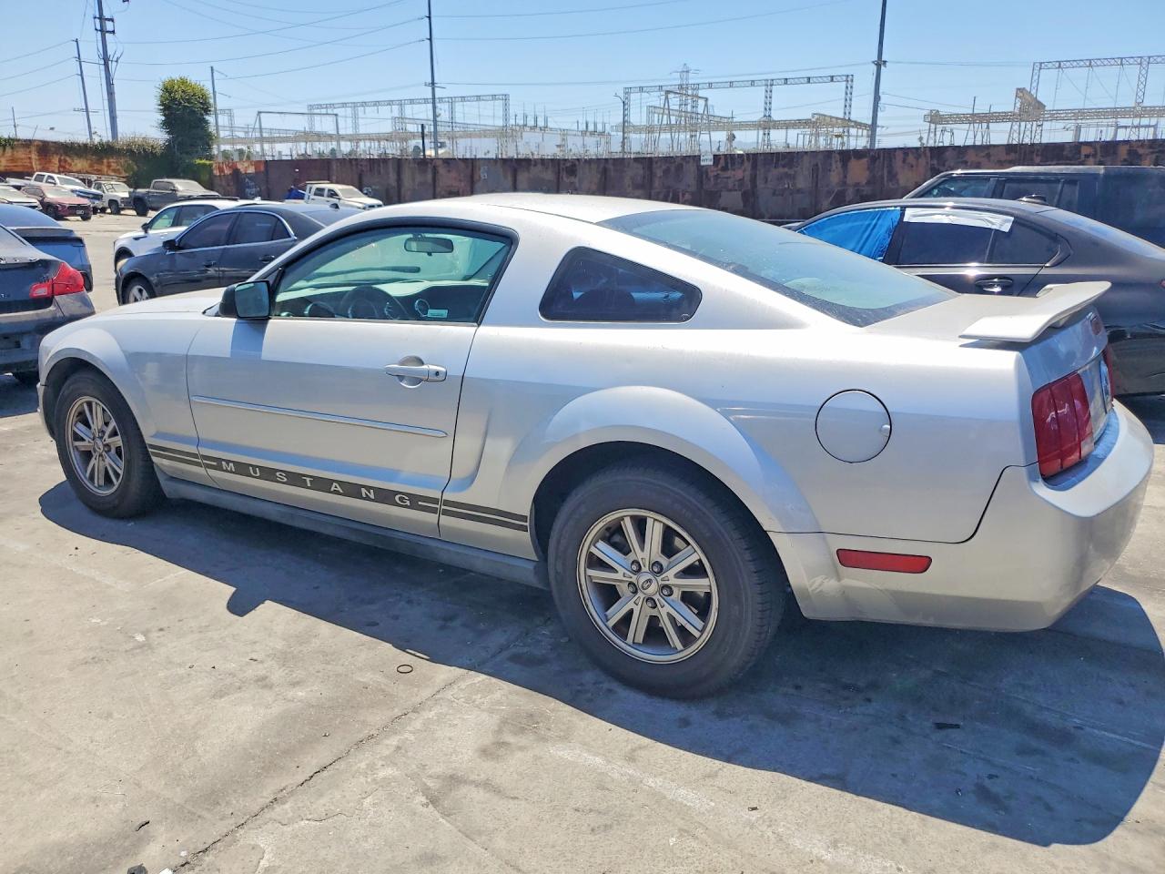 2005 Ford Mustang Silver vin: 1ZVFT80N255210781
