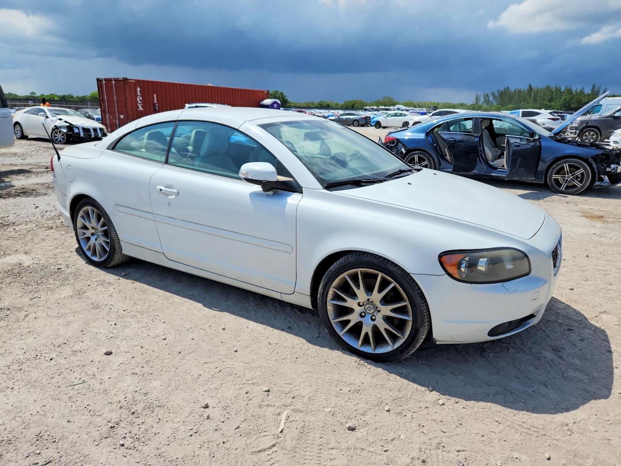 2009 Volvo C70 T5 White vin: YV1MC67239J075716