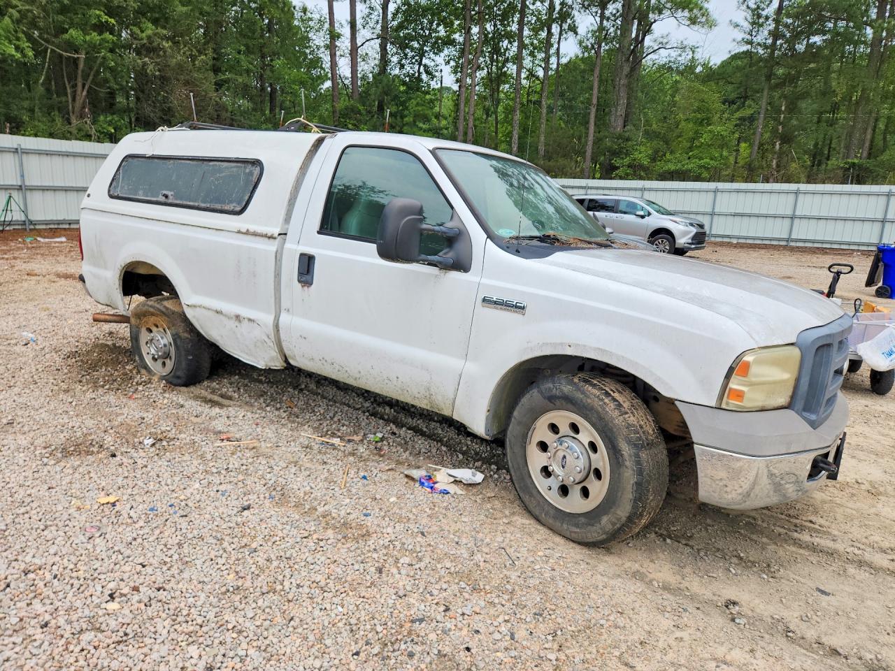 2005 Ford F250 Super Duty White vin: 1FTNF20585ED31513