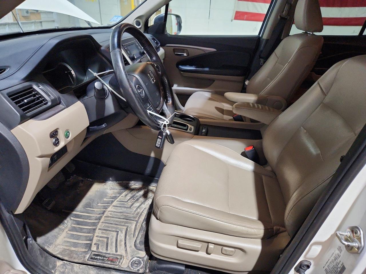 2019 Honda Ridgeline Rtl White vin: 5FPYK3F56KB036014