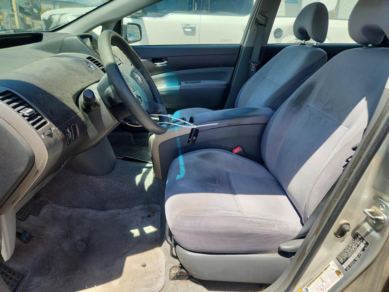 2004 Toyota Prius Base Silver vin: JTDKB20U840084205