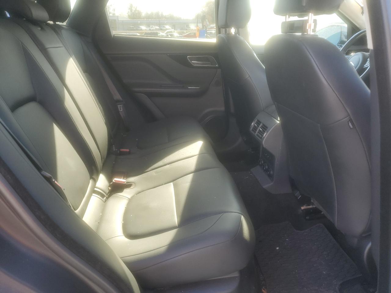 2020 Jaguar F-pace Premium Silver vin: SADCJ2FX0LA632199