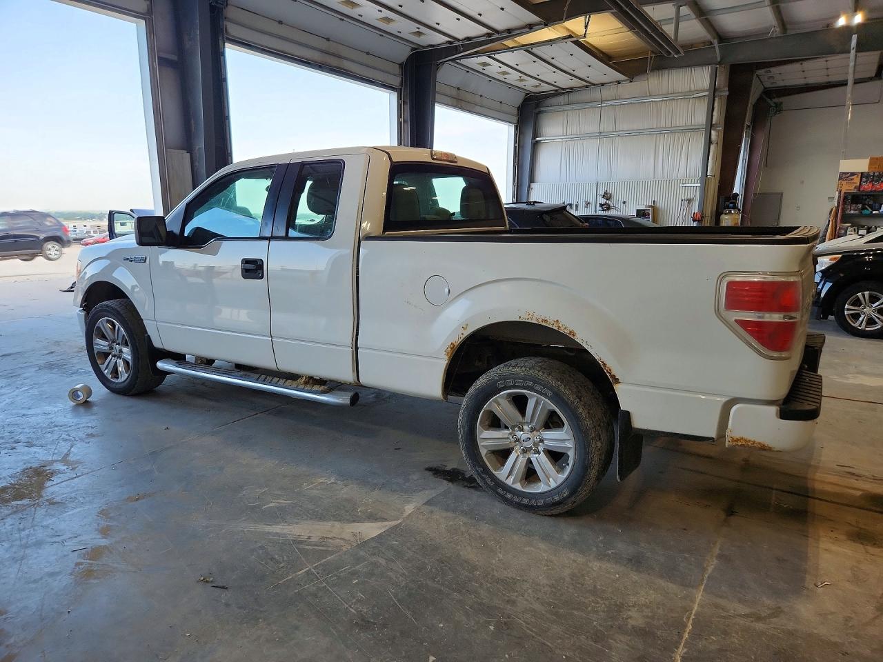 2013 Ford F150 Super Cab White vin: 1FTFX1EF7DKD31189