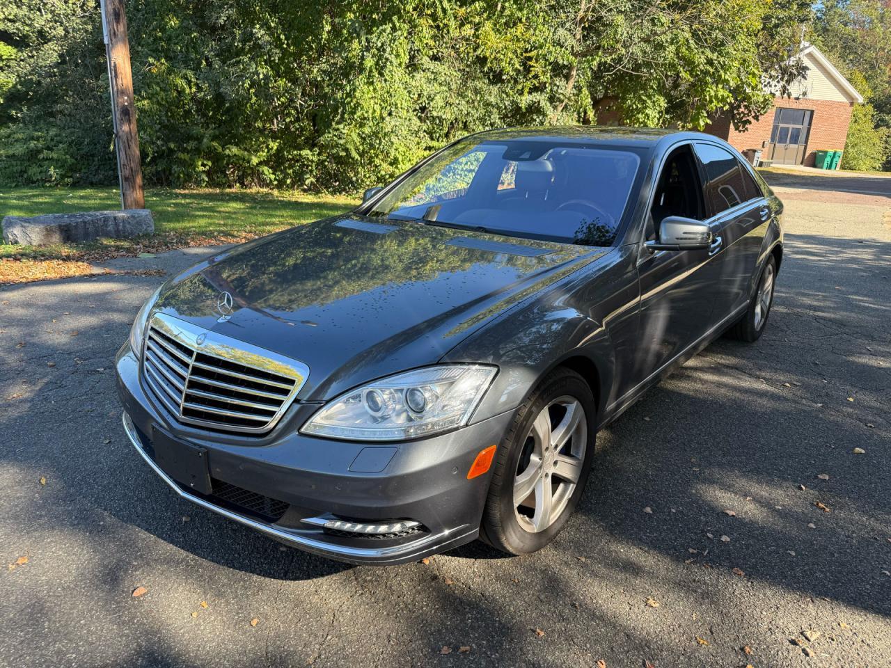 2011 Mercedes-benz S 550 4matic Blue vin: WDDNG8GB1BA419906