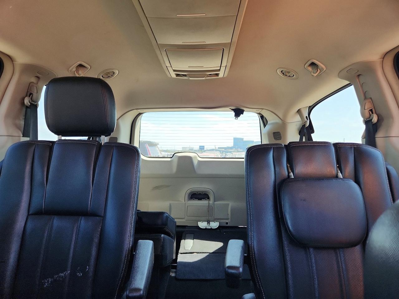 2012 Chrysler Town & Country Touring Red vin: 2C4RC1BG1CR410718