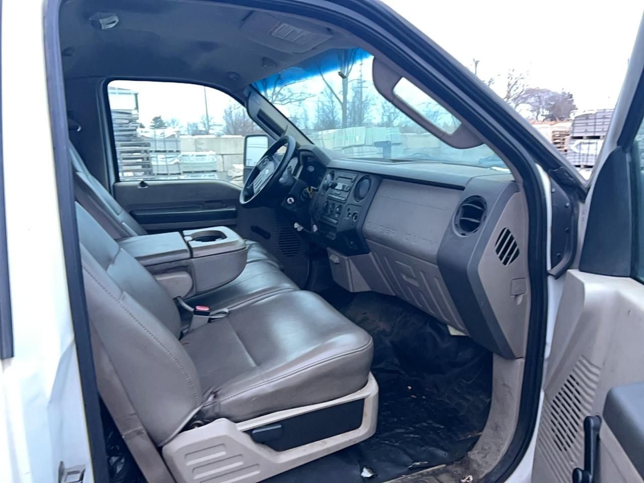 2008 Ford F550 Super Duty White vin: 1FDAF56R78EA75715