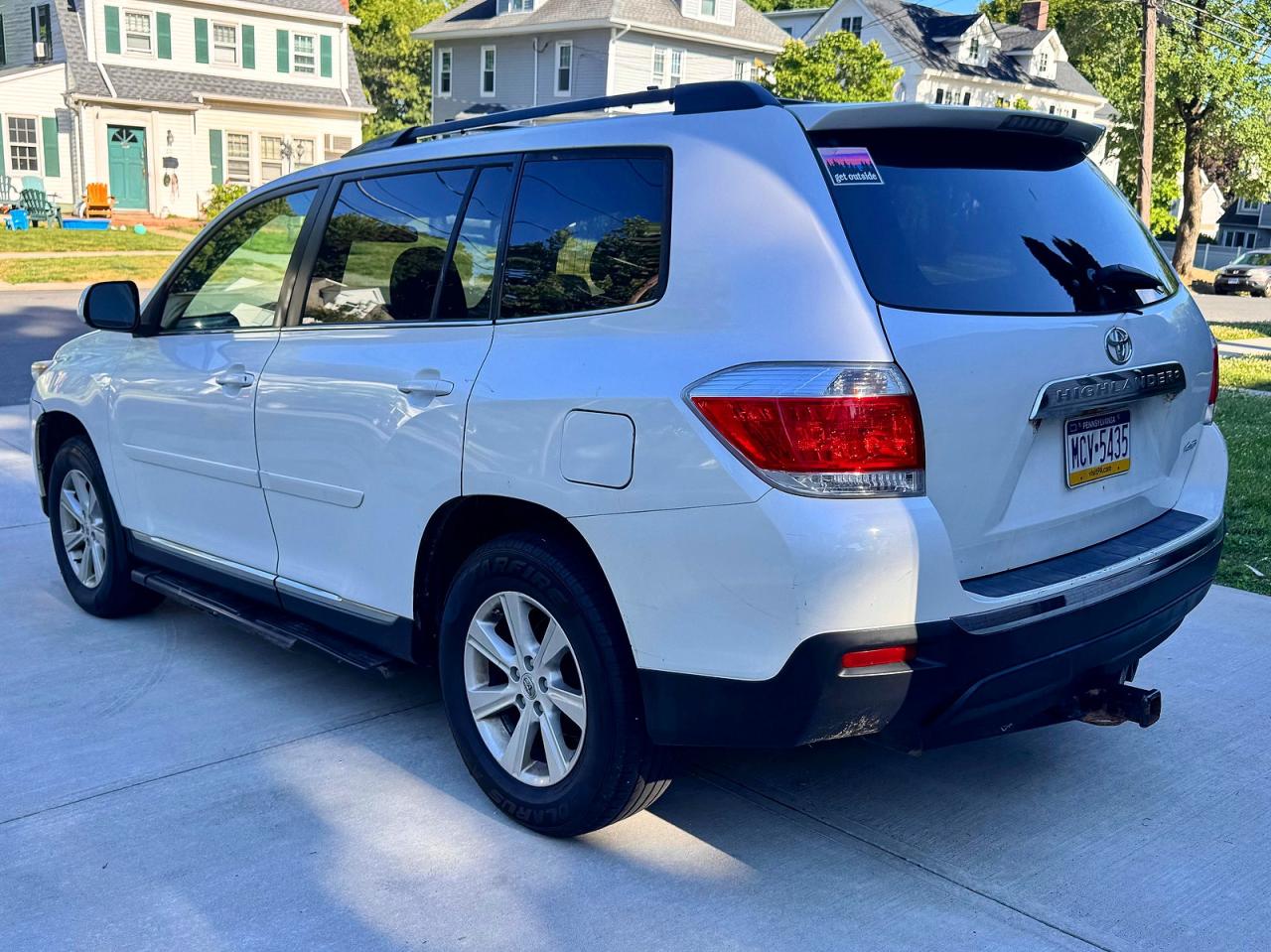 2011 Toyota Highlander Base White vin: 5TDBK3EH2BS090027