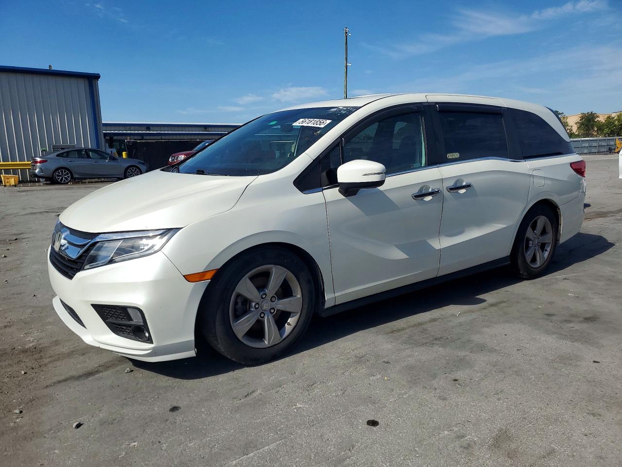 2018 Honda Odyssey Exl White vin: 5FNRL6H77JB055308