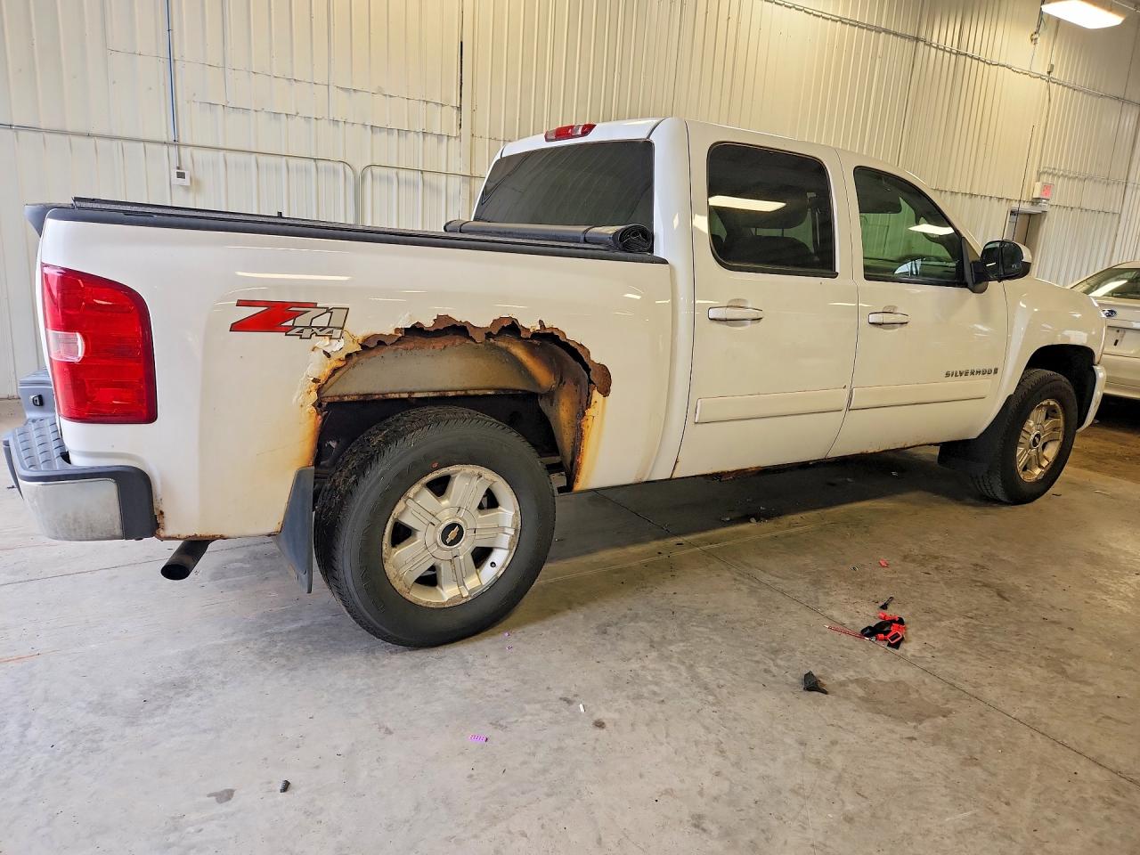 2008 Chevrolet Silverado K1500 White vin: 3GCEK13388G296629