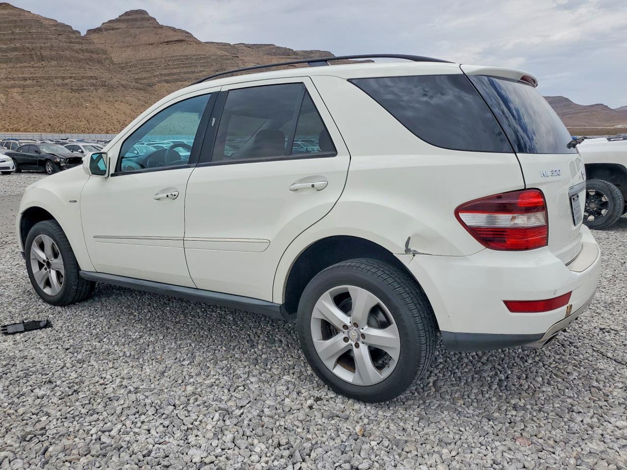 2009 Mercedes-benz Ml White vin: 4JGBB25EX9A484538