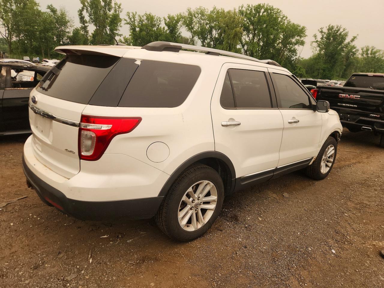 2011 Ford Explorer Xlt White vin: 1FMHK8D85BGA16762