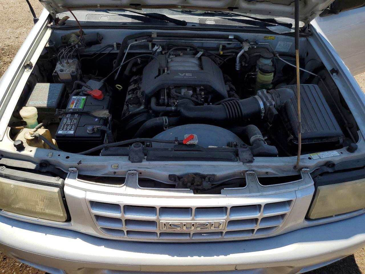 1998 Isuzu Rodeo S Silver vin: 4S2CK58W9W4306956