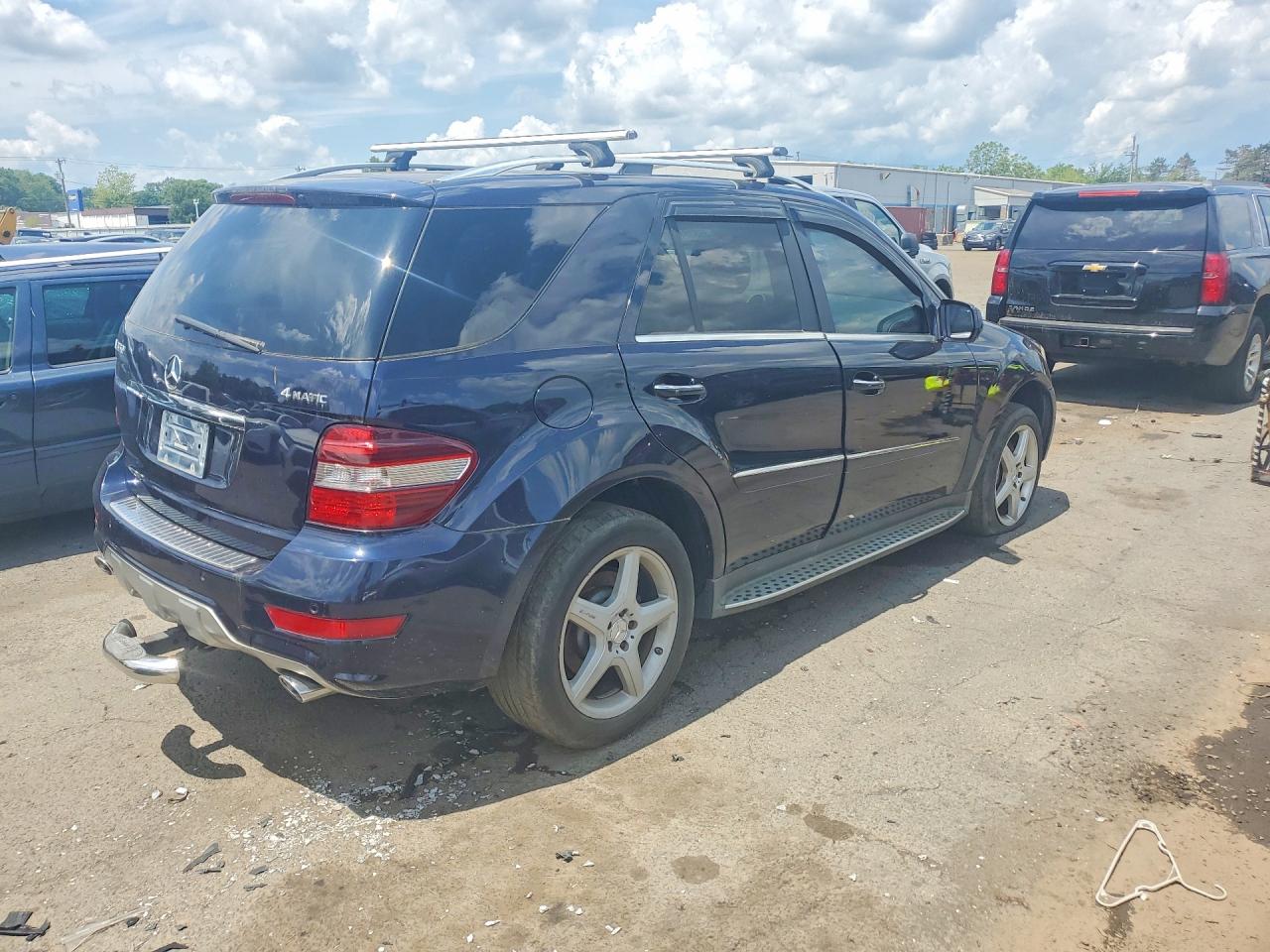 2009 Mercedes-benz Ml 550 Blue vin: 4JGBB72EX9A463979