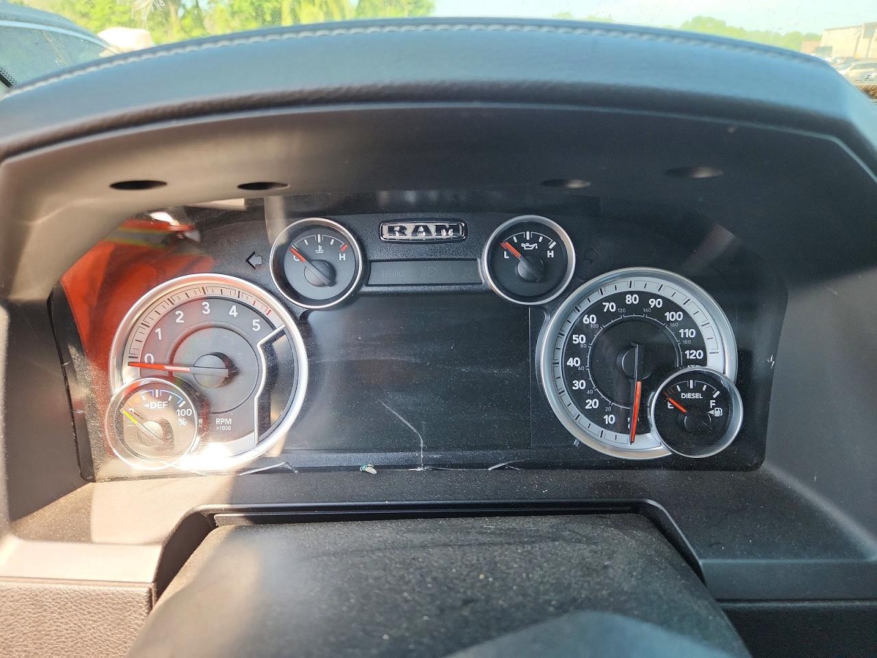 2015 Ram 1500 Laramie Белый vin: 1C6RR7NMXFS531616