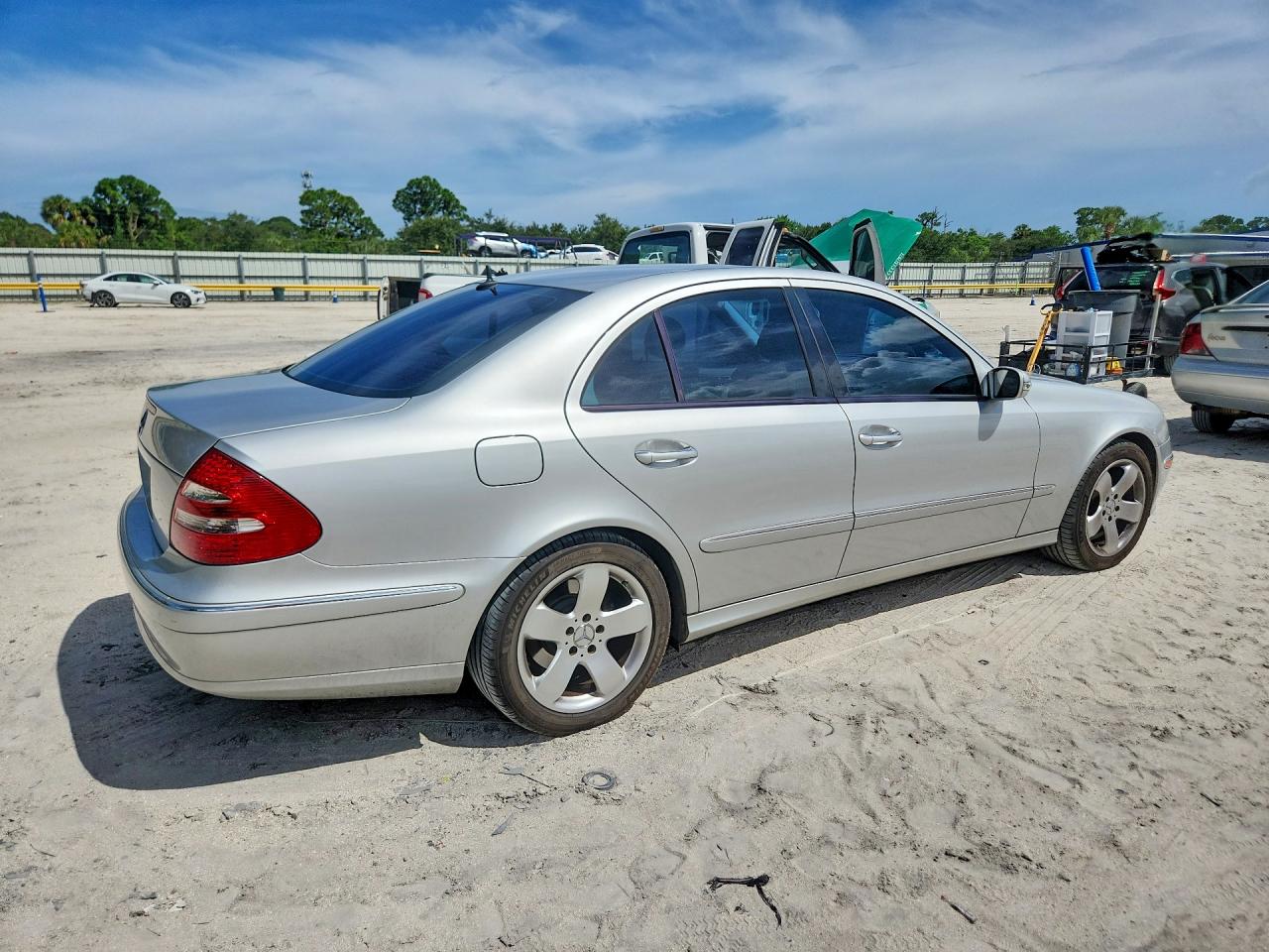 2004 Mercedes-benz E 320 Silver vin: WDBUF65J24A490329