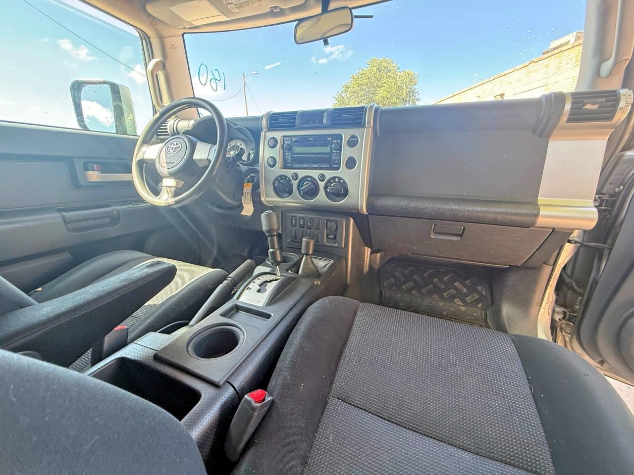 2009 Toyota Fj Cruiser Base Silver vin: JTEBU11F09K067152