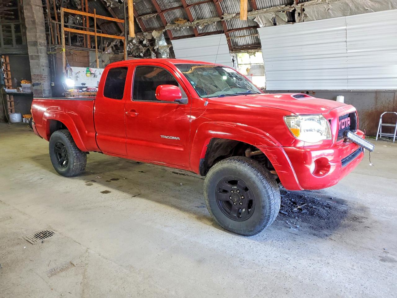 2005 Toyota Tacoma Access Cab Red vin: 5TEUU42N95Z112793