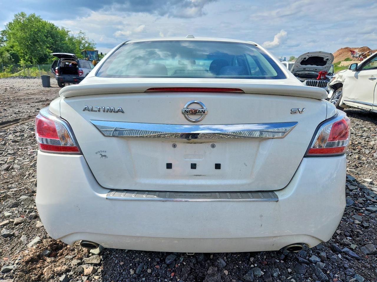2015 Nissan Altima 2.5 Sv White vin: 1N4AL3AP9FC598398