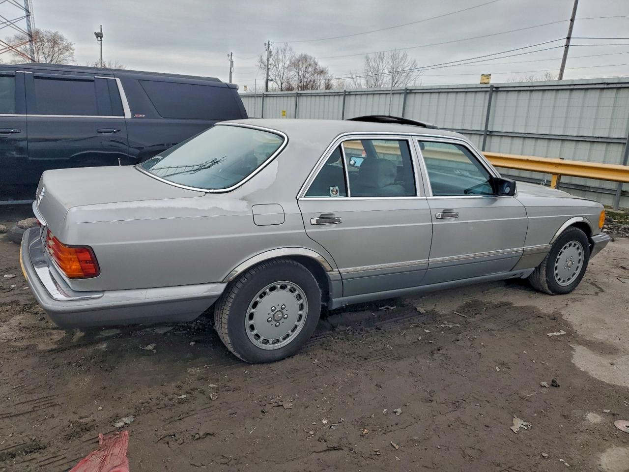1990 Mercedes-benz 300 Se Silver vin: WDBCA24E7LA535514