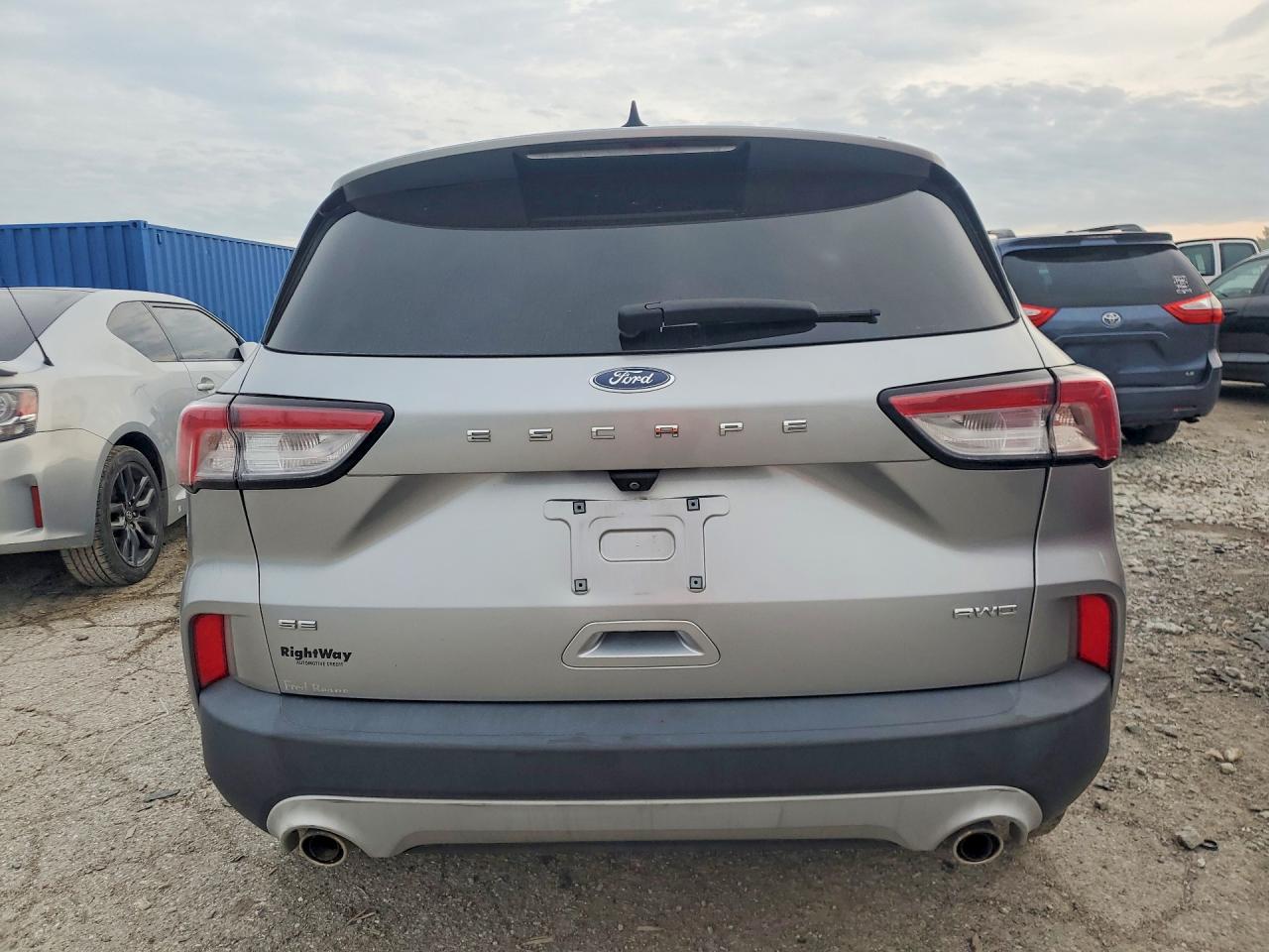 2021 Ford Escape Se Серебряный vin: 1FMCU9G67MUA42904