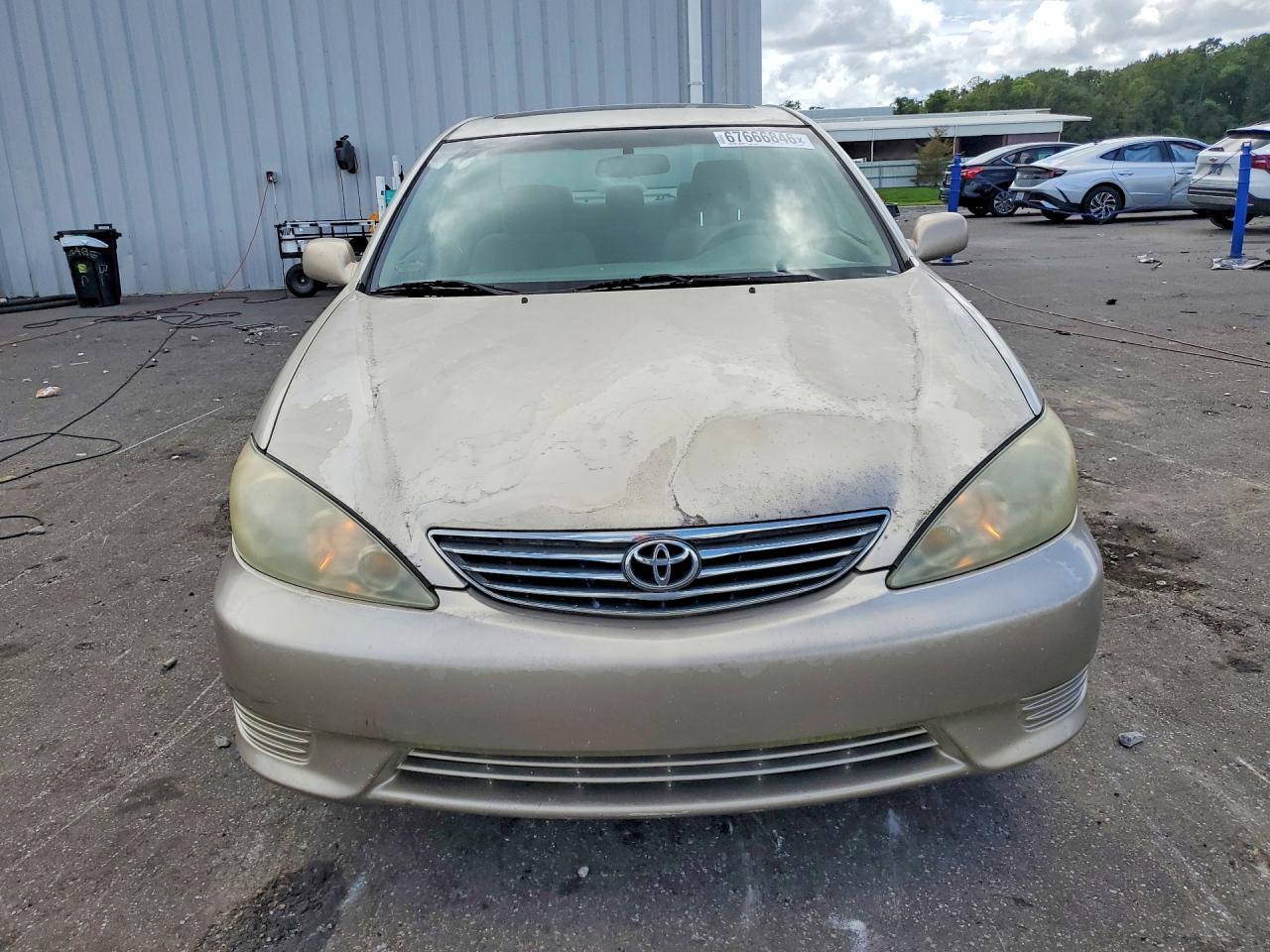 2005 Toyota Camry Le Gold vin: 4T1BE32K35U393322