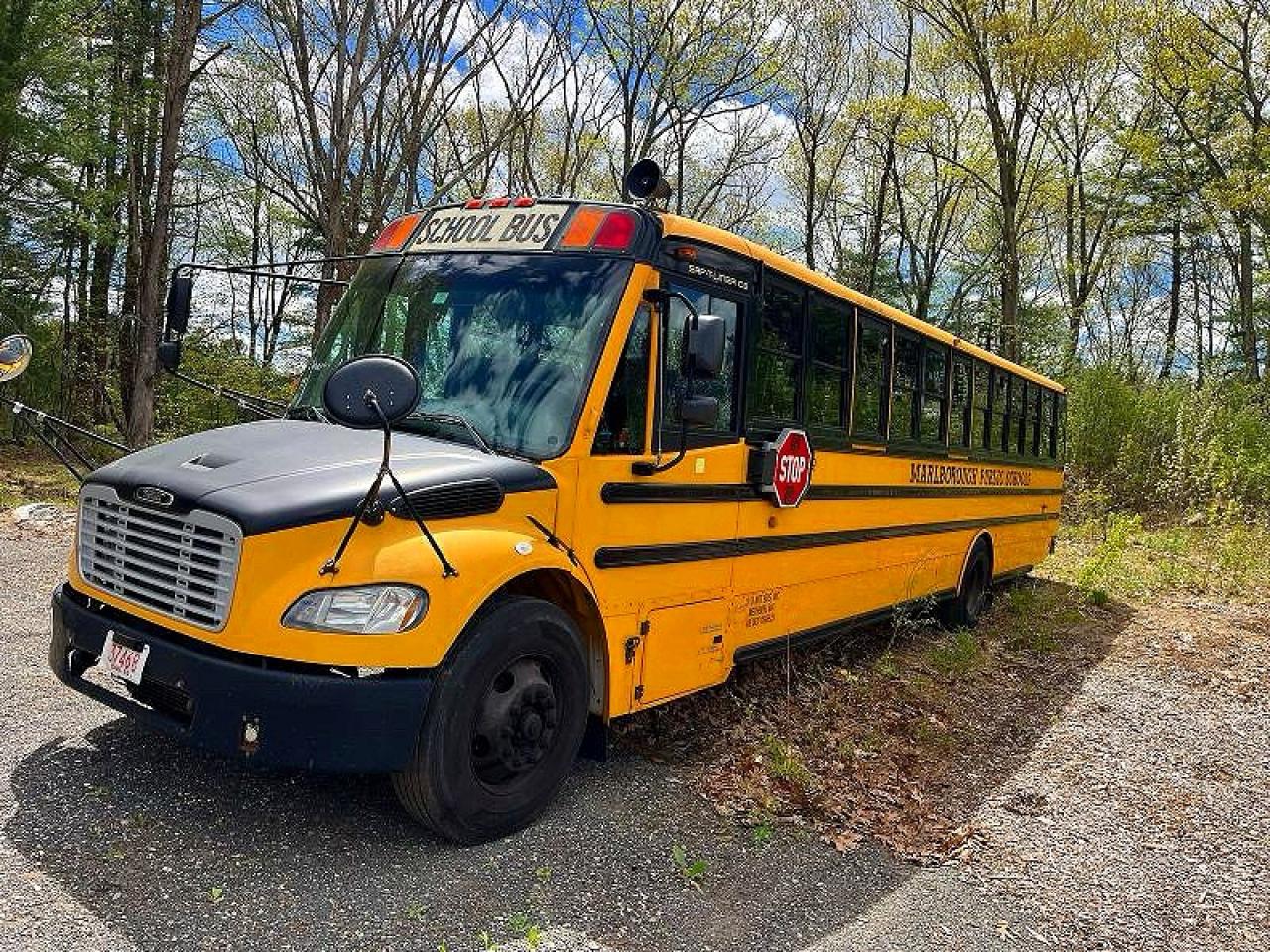 2015 Freightliner Chassis B2b Yellow vin: 4UZABRDU8FCFW9555