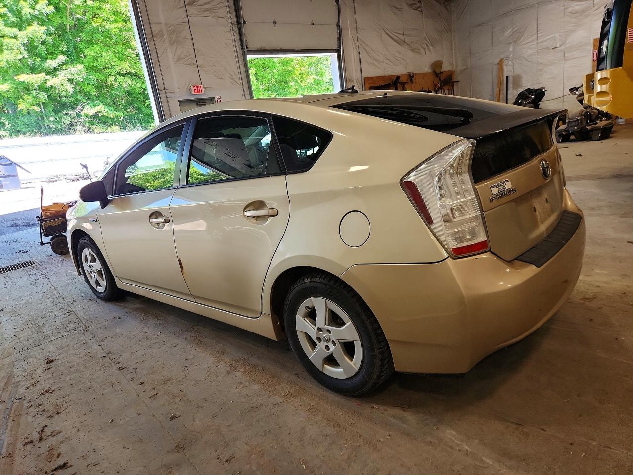2011 Toyota Prius Two Tan vin: JTDKN3DU9B0295742