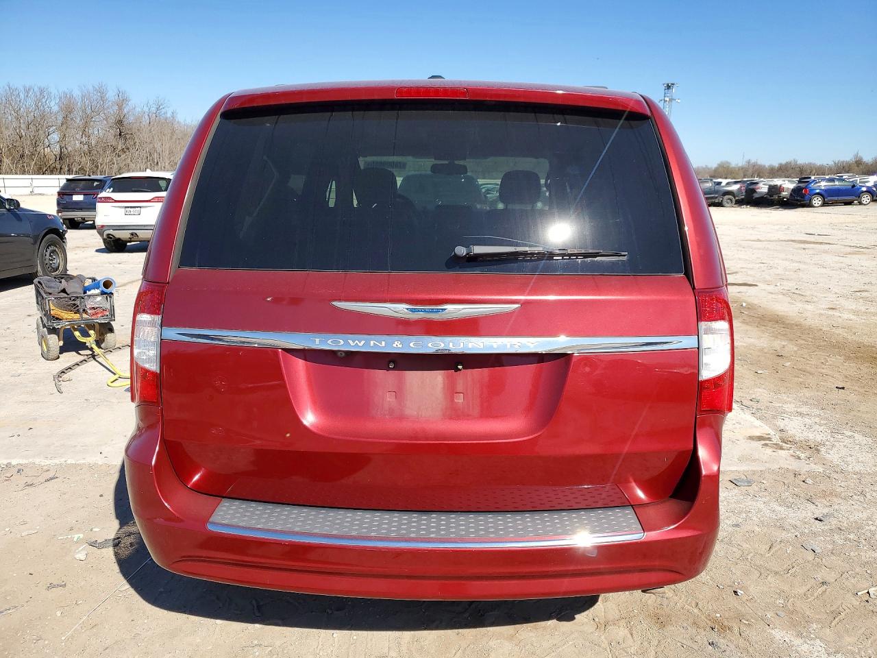 2015 Chrysler Town & Country Touring Red vin: 2C4RC1BG9FR754155