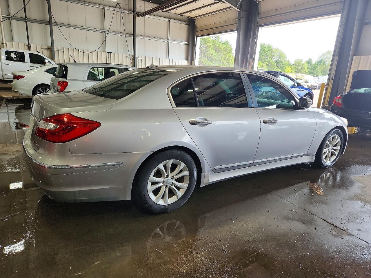 2012 Hyundai Genesis 3.8l Silver vin: KMHGC4DD5CU187464