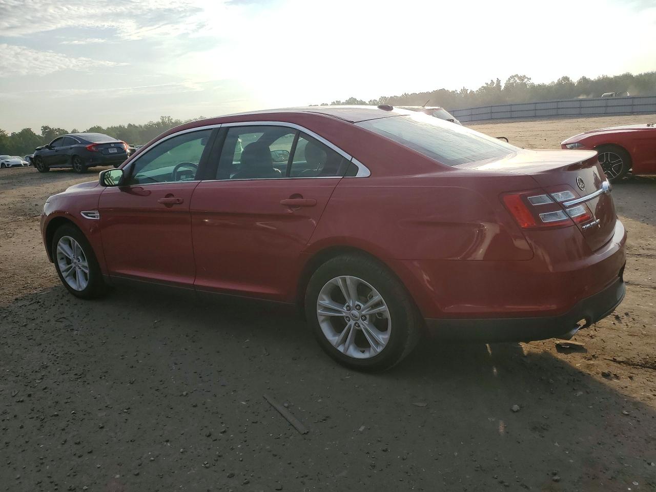 2015 Ford Taurus Sel Red vin: 1FAHP2H86FG169479