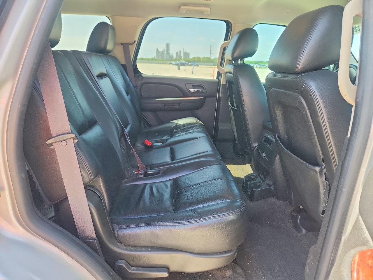 2014 Chevrolet Tahoe C1500 Lt Silver vin: 1GNSCBE02ER140873