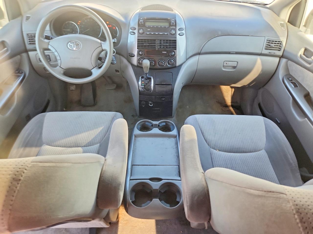 2007 Toyota Sienna Le 7-passenger White vin: 5TDZK23C47S032248