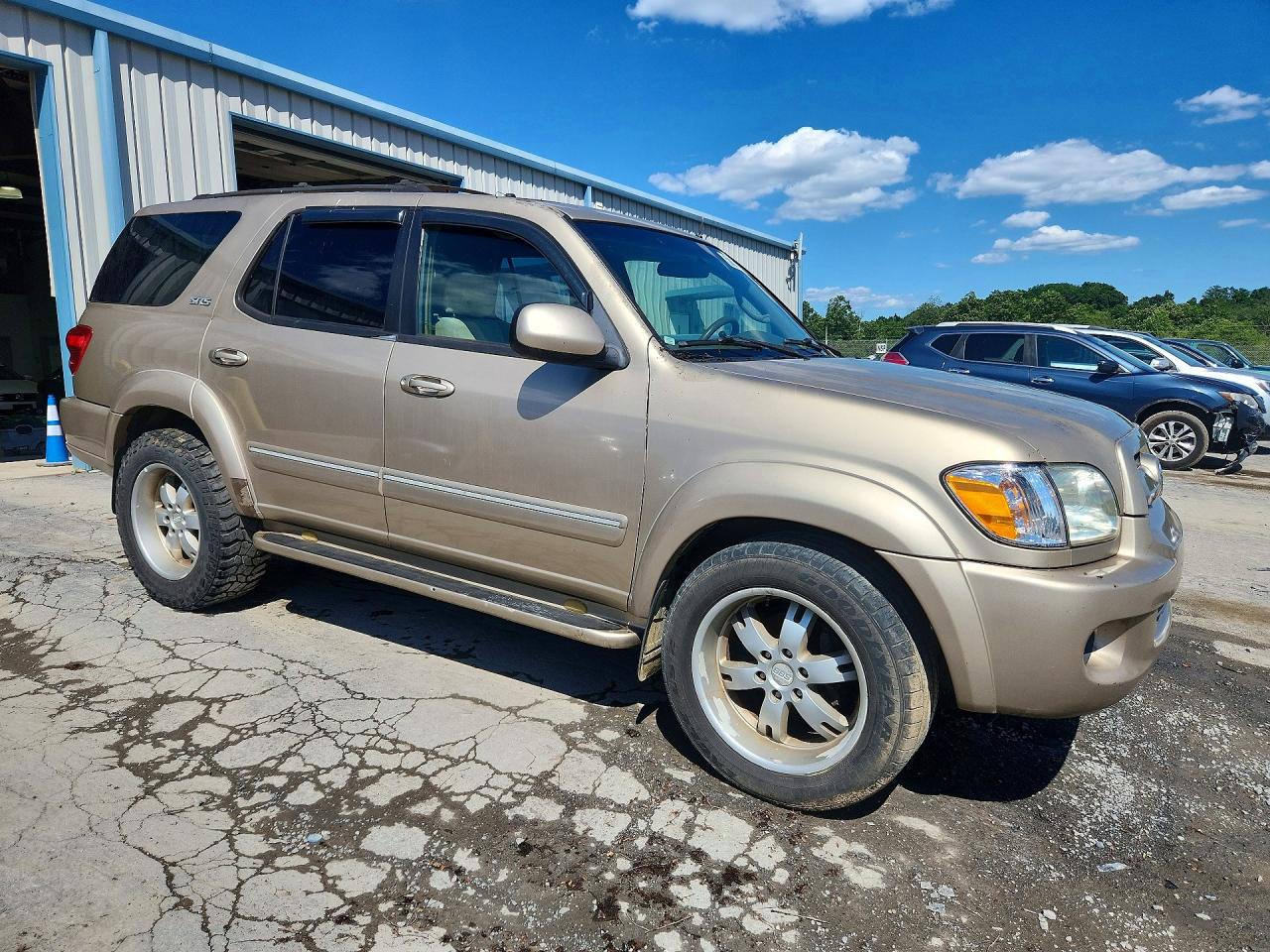 2007 Toyota Sequoia Sr5 Золотой vin: 5TDZT34A07S291447
