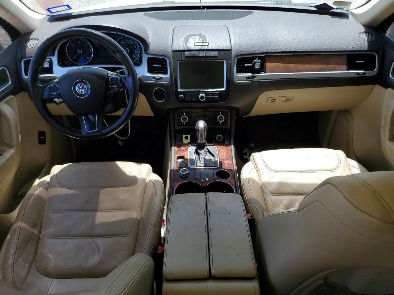 2012 Volkswagen Touareg V6 Tdi White vin: WVGFK9BPXCD005038
