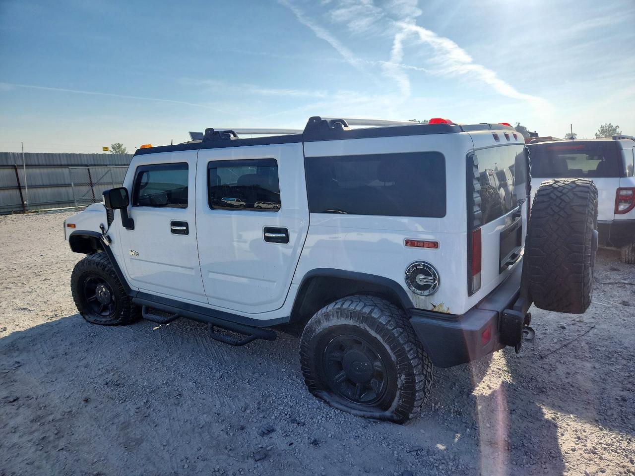 2007 Hummer H2 White vin: 5GRGN23U17H100516