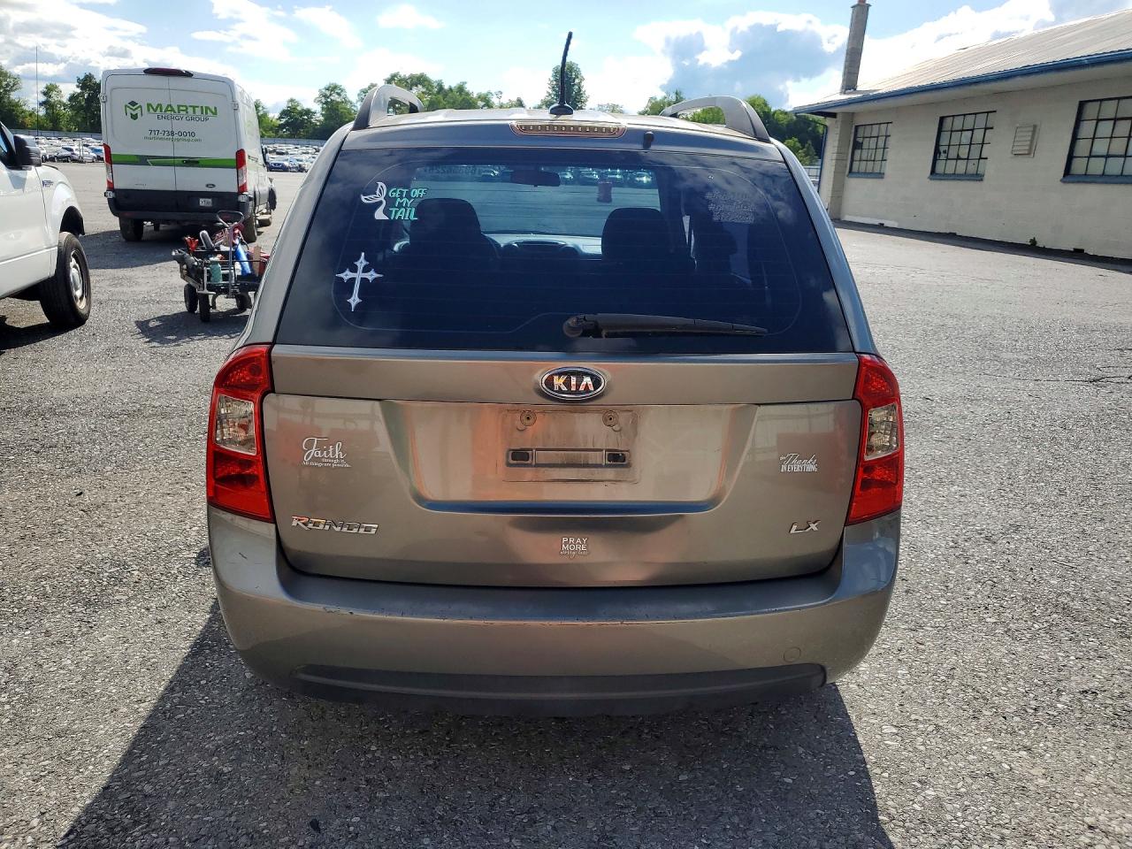 2009 Kia Rondo Base Gray vin: KNAFG528X97228921