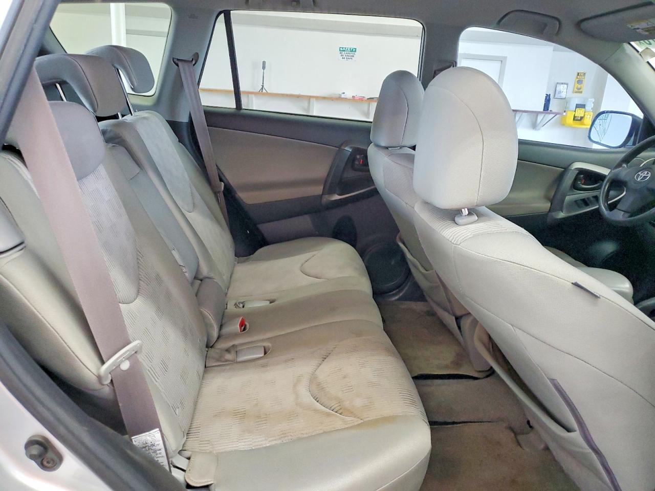 2009 Toyota Rav4 Base Silver vin: JTMBF33V995010042