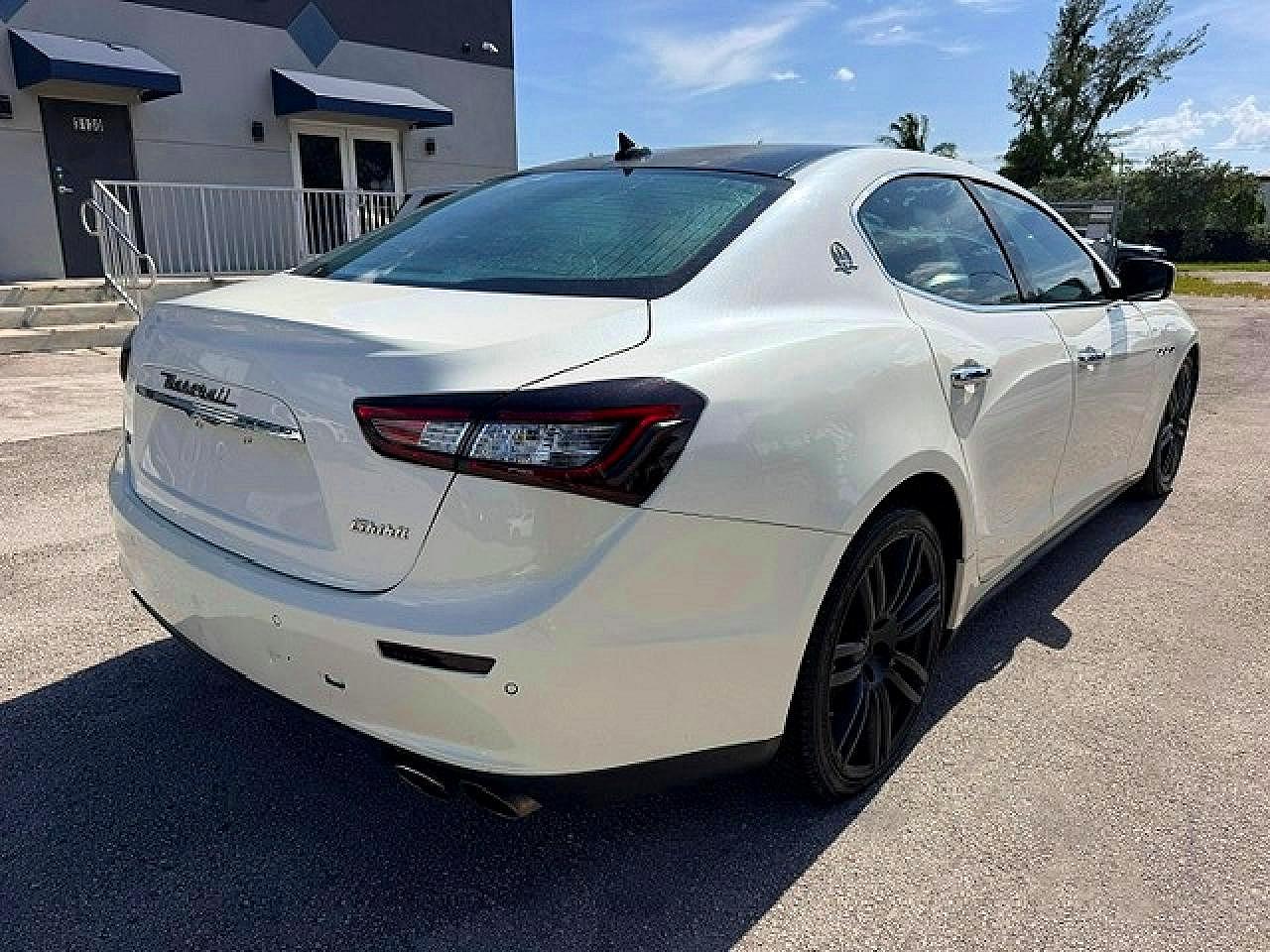 2014 Maserati Ghibli S White vin: ZAM57RTA9E1086058