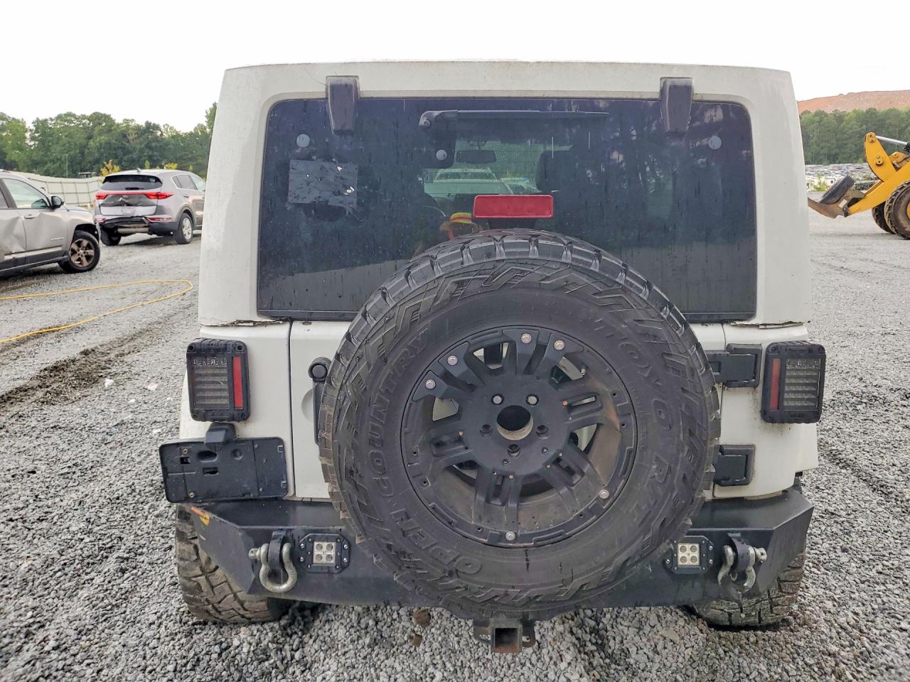 2014 Jeep Wrangler Unlimited Sahara White vin: 1C4HJWEG8EL182450