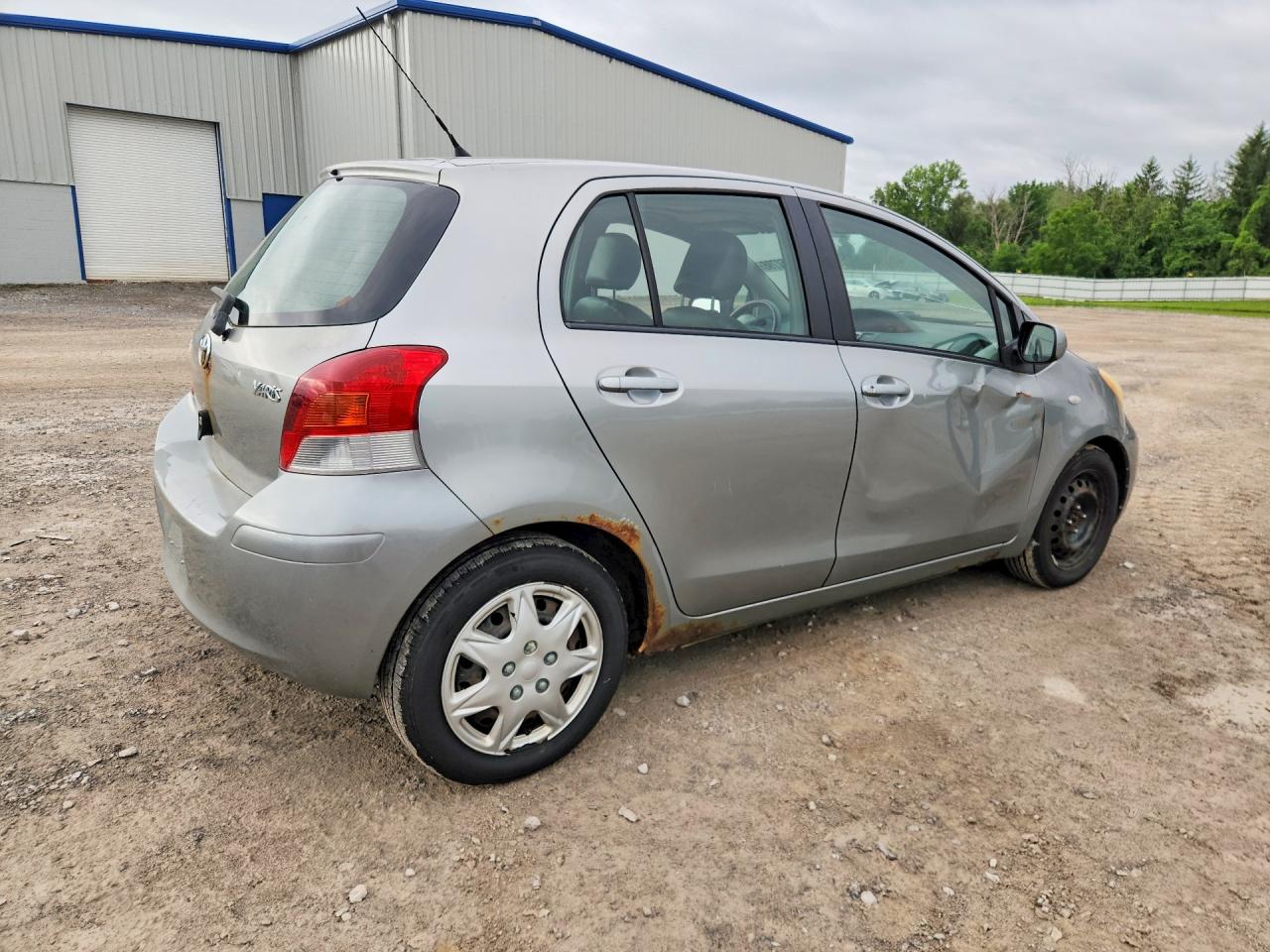 2009 Toyota Yaris Base Gray vin: JTDKT903795232612