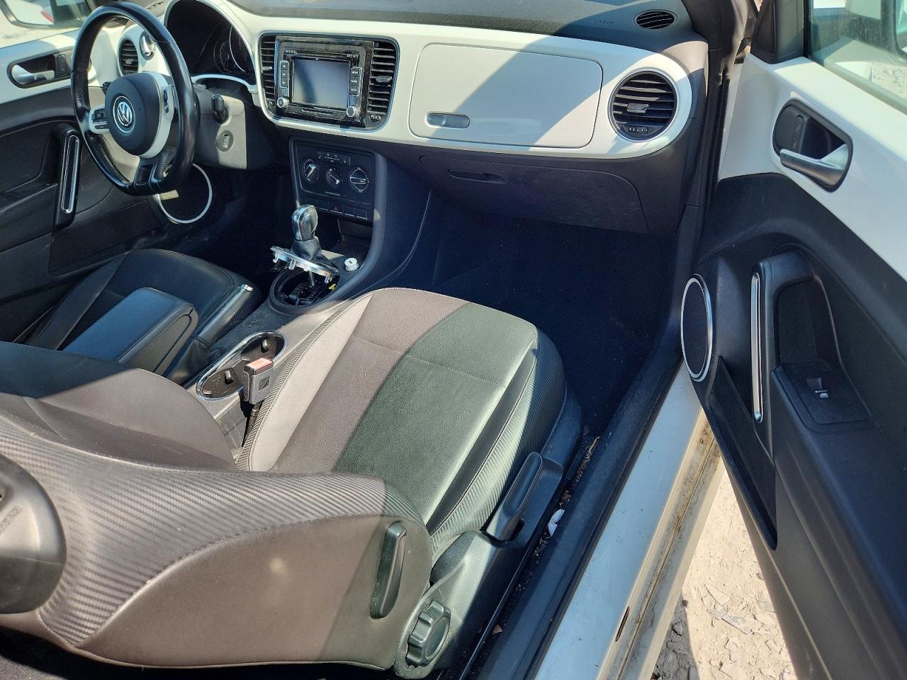 2014 Volkswagen Beetle Белый vin: 3VWJ17ATXEM661524