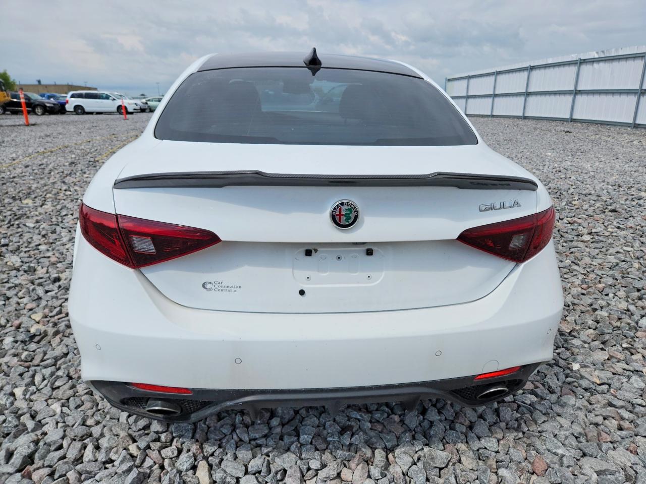 2017 Alfa Romeo Giulia Ti White vin: ZARFAECN7H7554866