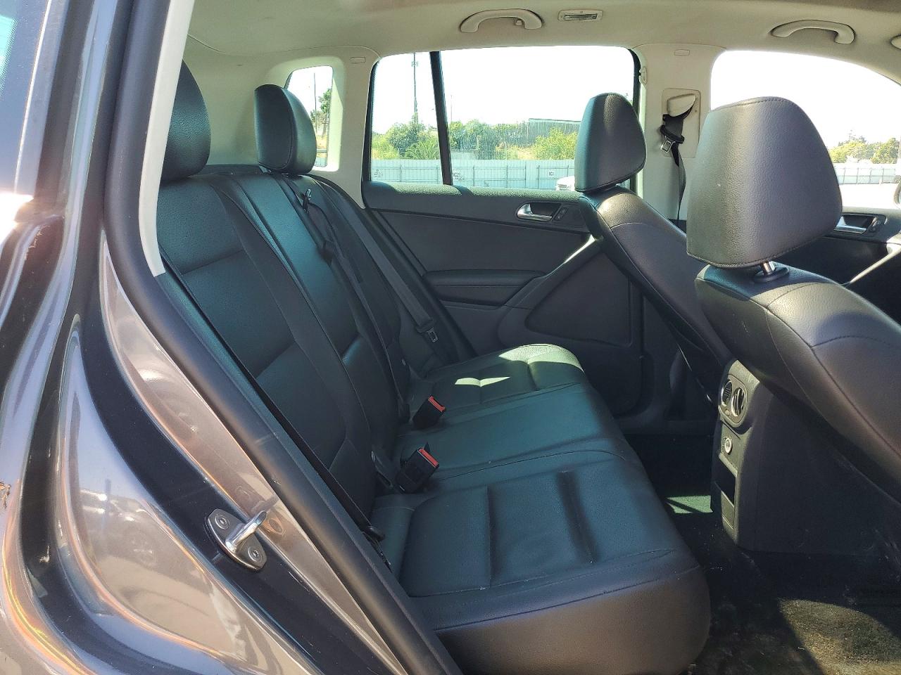 2013 Volkswagen Tiguan S Серый vin: WVGAV7AX1DW547741
