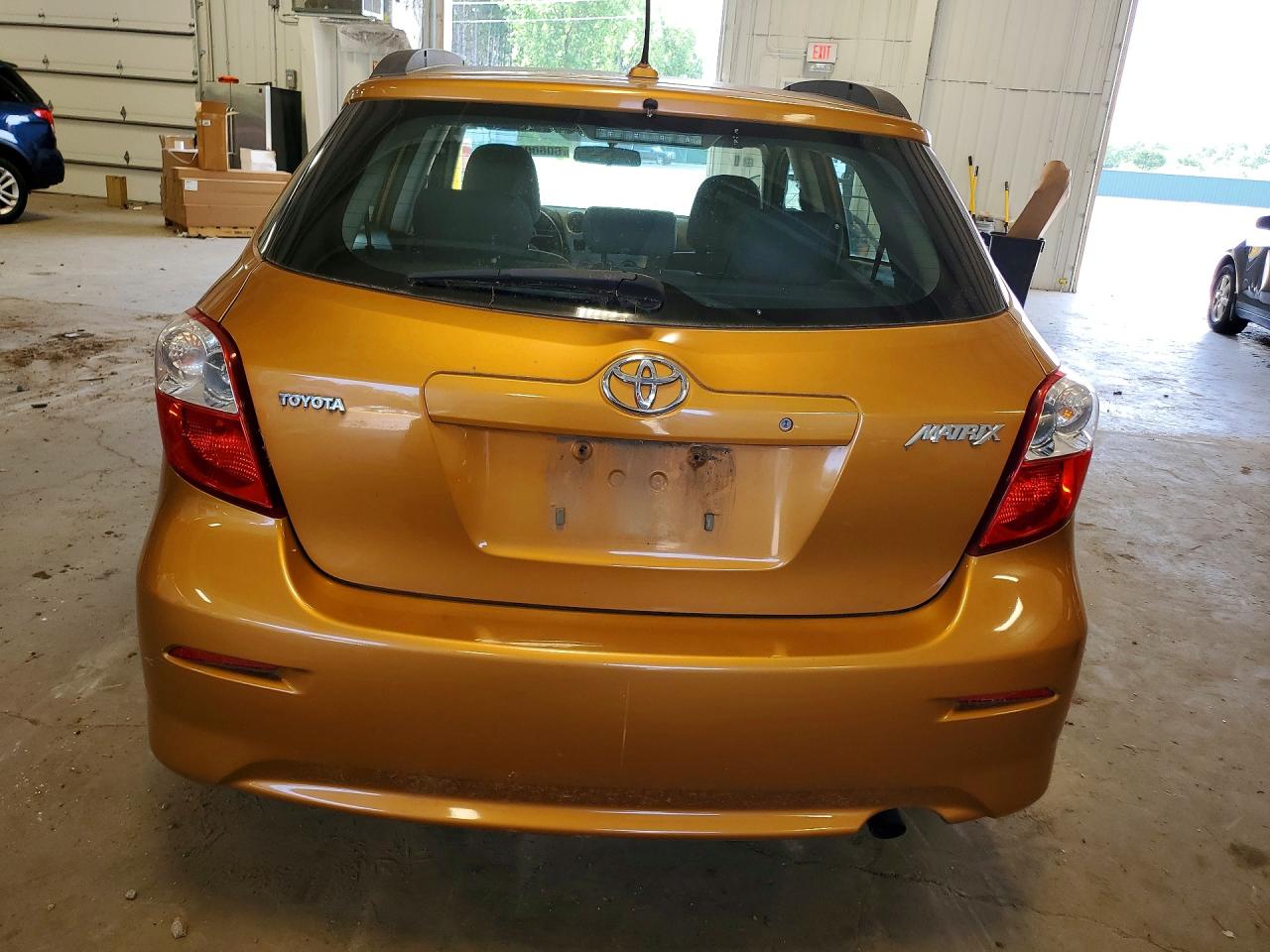 2009 Toyota Matrix Base Orange vin: 2T1KU40E59C159678