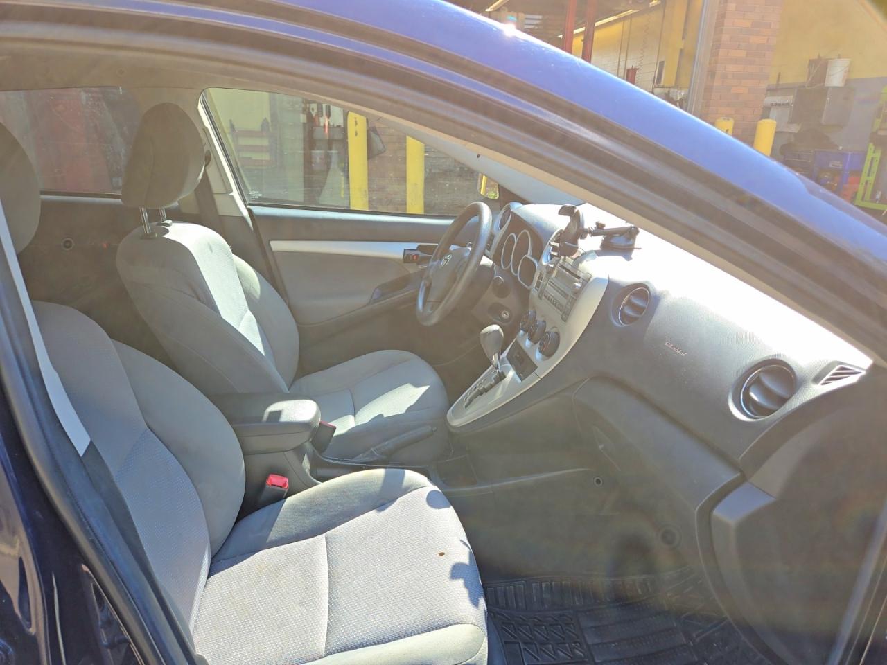 2009 Toyota Corolla Matrix Blue vin: 2T1KU40E49C046286
