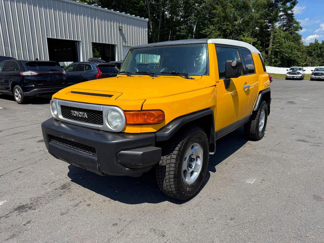 2008 Toyota Fj Cruiser Base Yellow vin: JTEBU11F08K007516