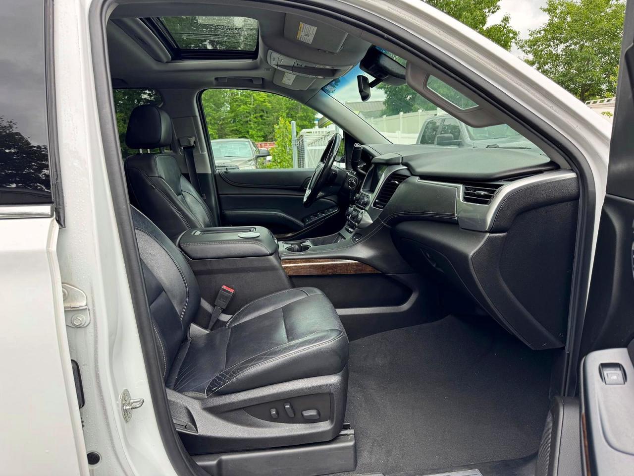 2019 Chevrolet Suburban K1500 Lt Белый vin: 1GNSKHKC1KR273818